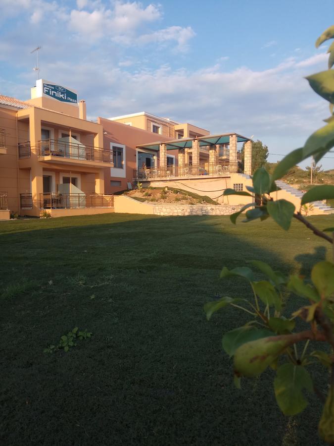 Finiki Plaza Aparthotel เมโธนี ภายนอก รูปภาพ
