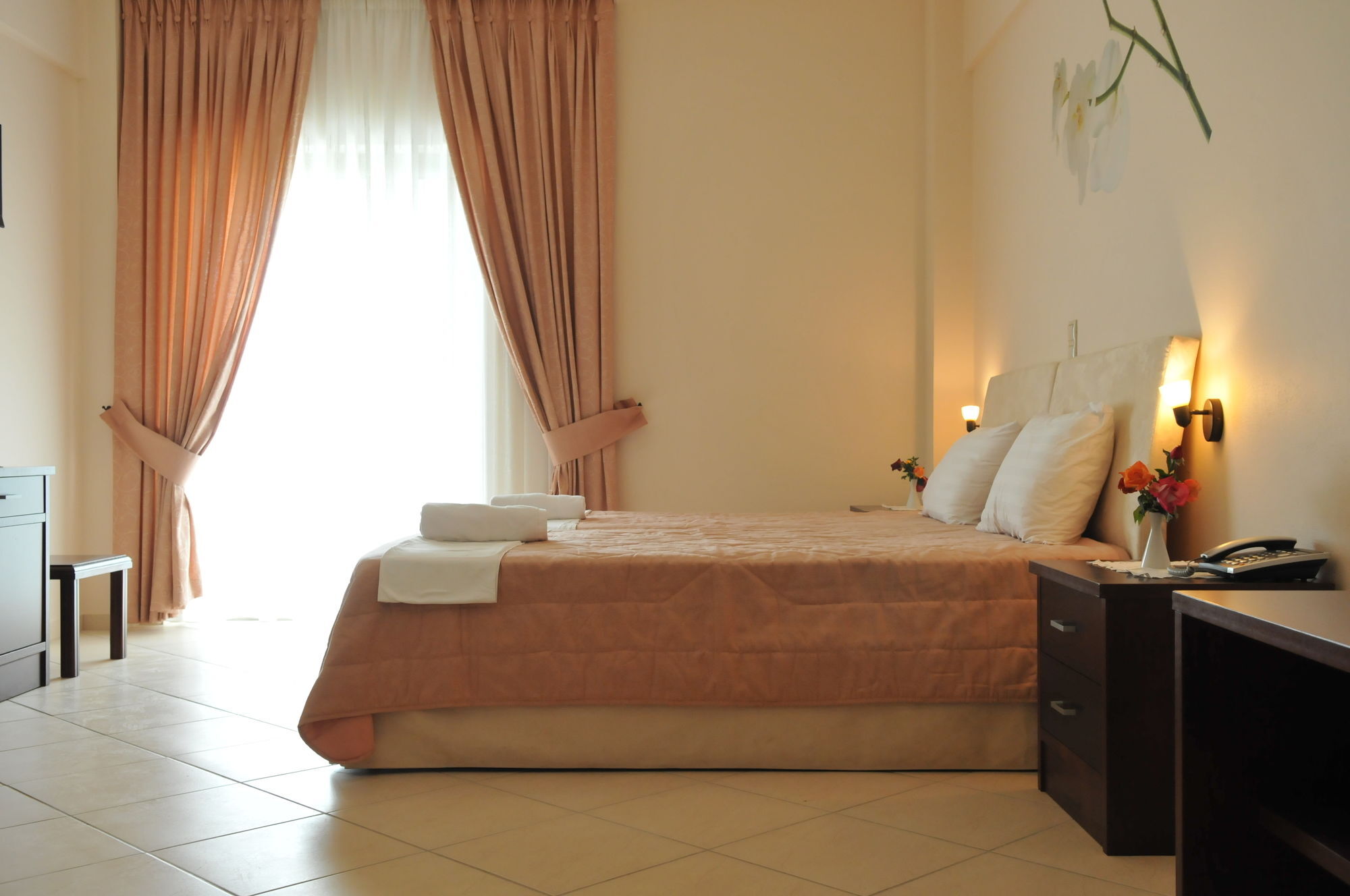 Finiki Plaza Aparthotel เมโธนี ภายนอก รูปภาพ
