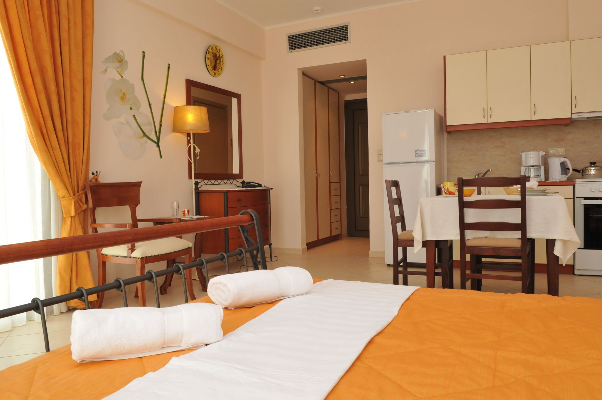 Finiki Plaza Aparthotel เมโธนี ภายนอก รูปภาพ