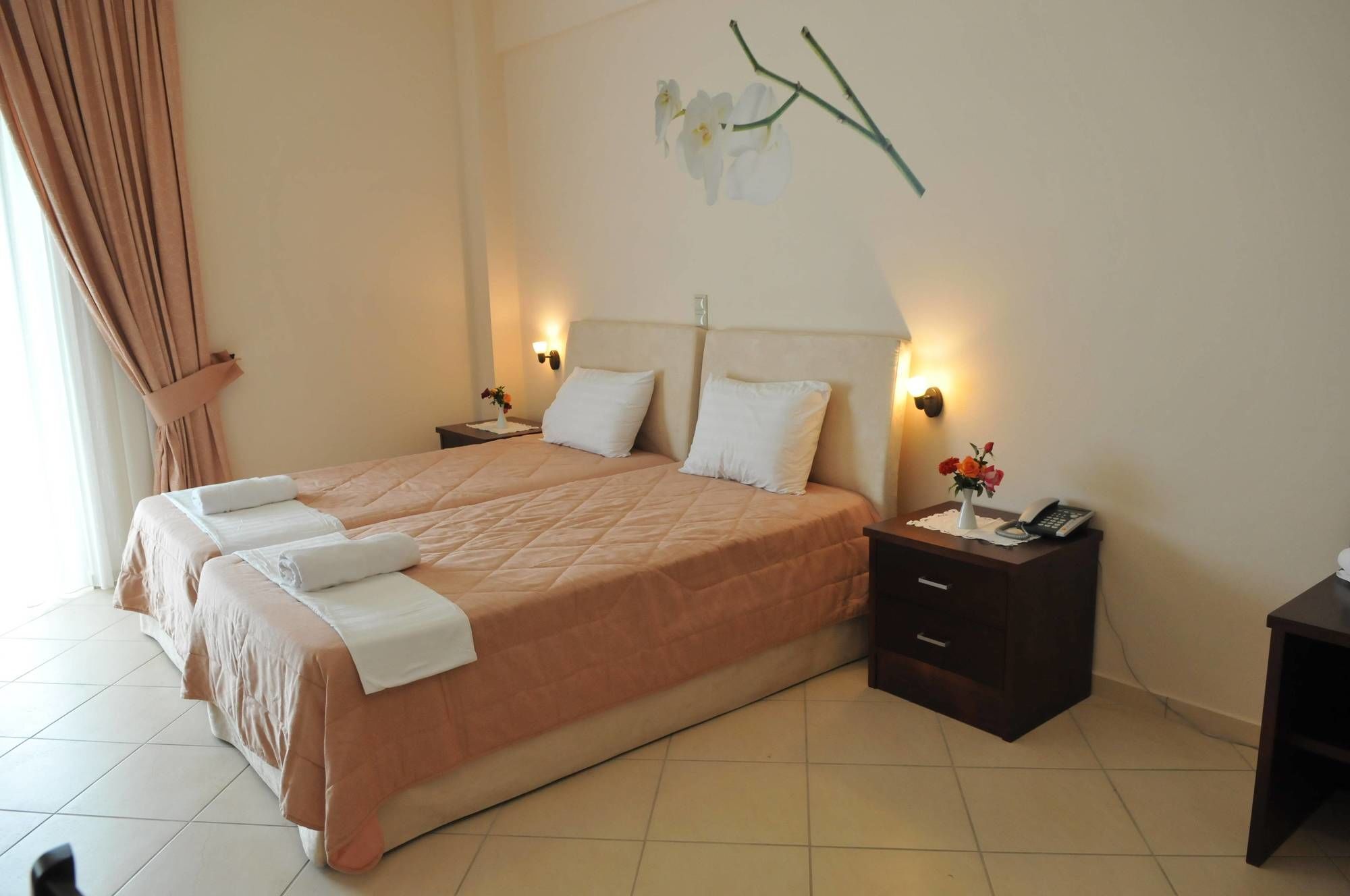 Finiki Plaza Aparthotel เมโธนี ภายนอก รูปภาพ